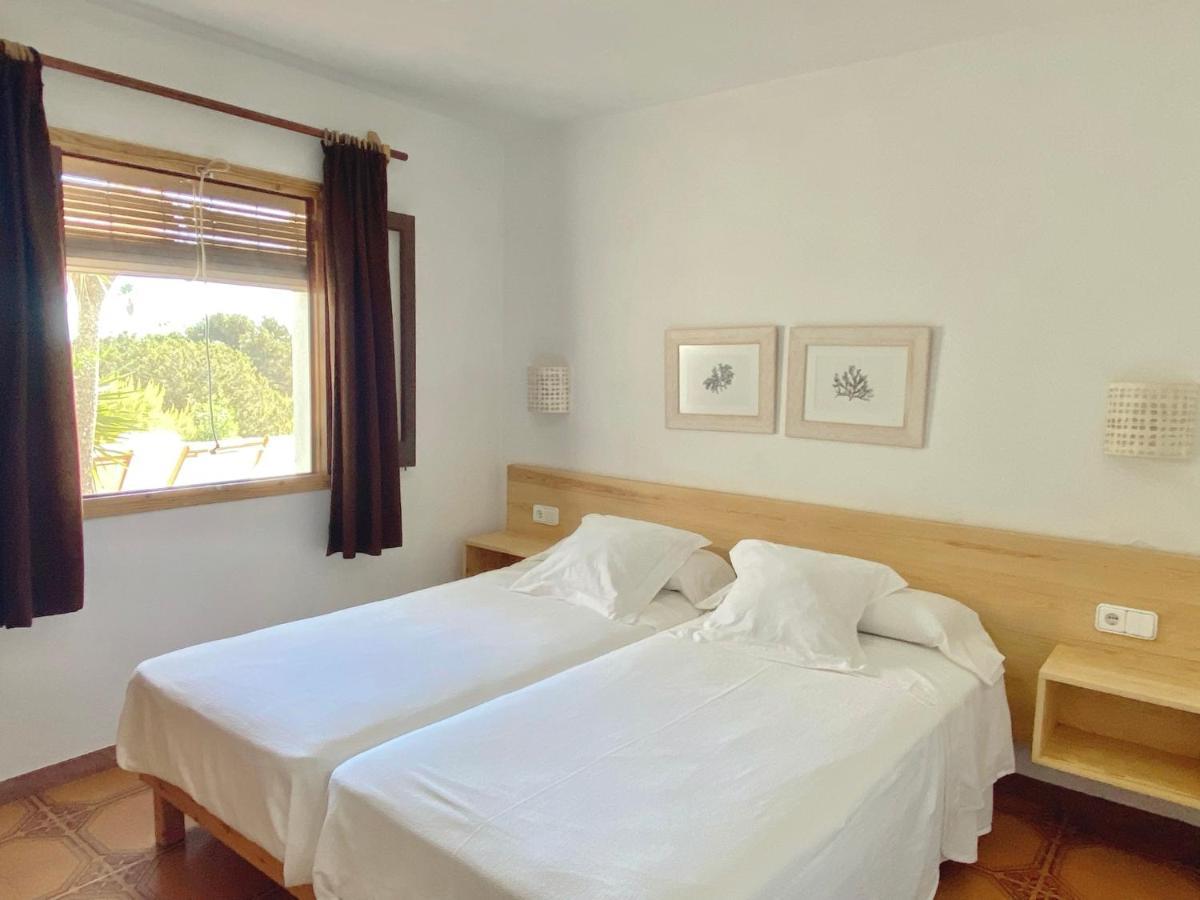 Apartamentos Laura Playa De Migjorn Экстерьер фото